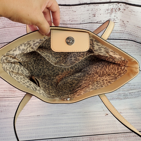 Guess Bag - Picture 5 of 6